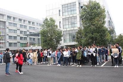 说明: C:\Users\Administrator\Desktop\化生学院楼管委2018班委素拓活动\李水珍主任讲话.jpg 说明: C:\Users\Administrator\Desktop\化生学院楼管委2018班委素拓活动\李水珍主任讲话.jpg