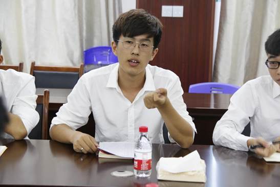 黑白直播官网
团委副书记赵启迪发言